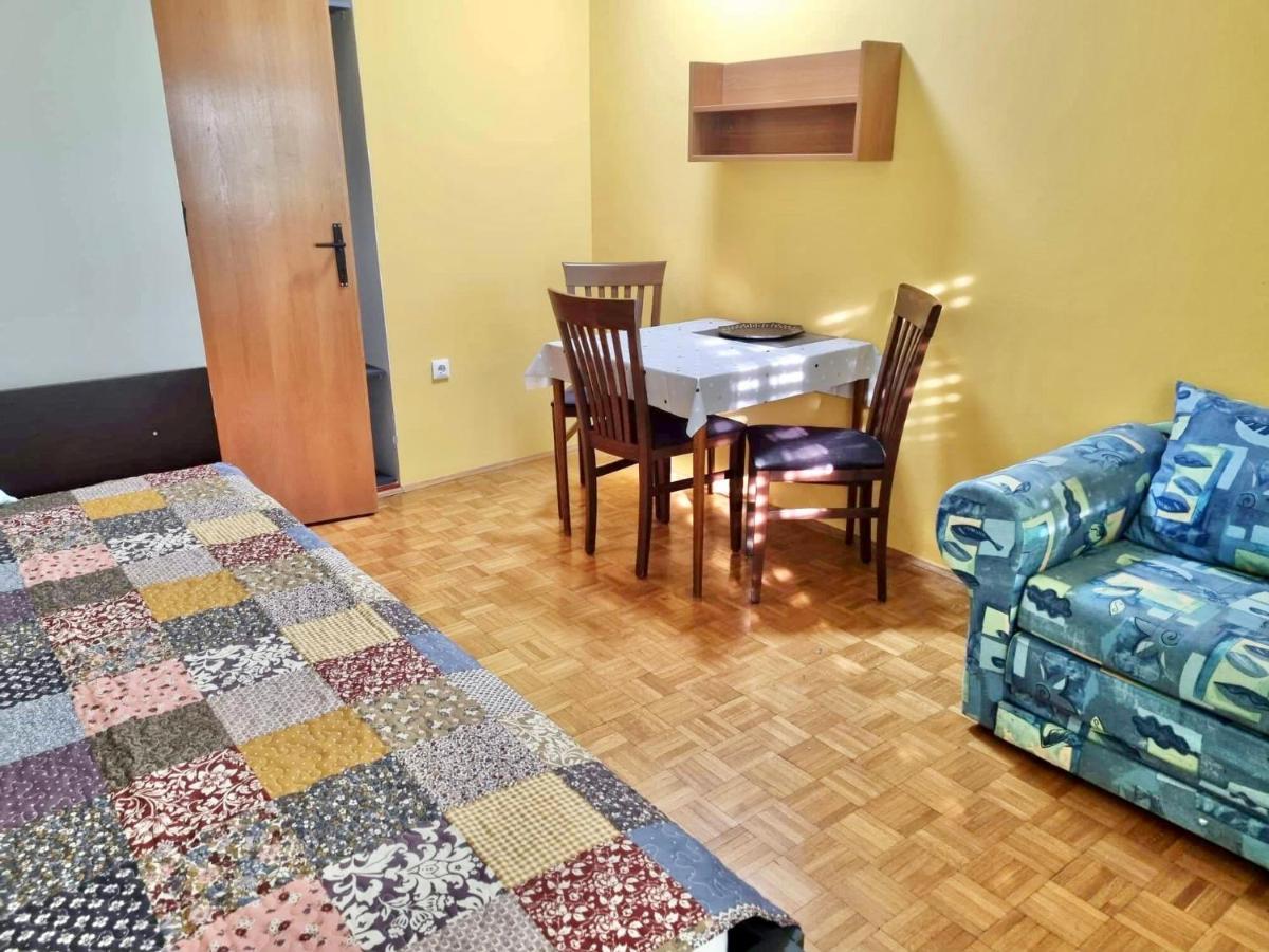 Apartments Jelena Peroj Bagian luar foto