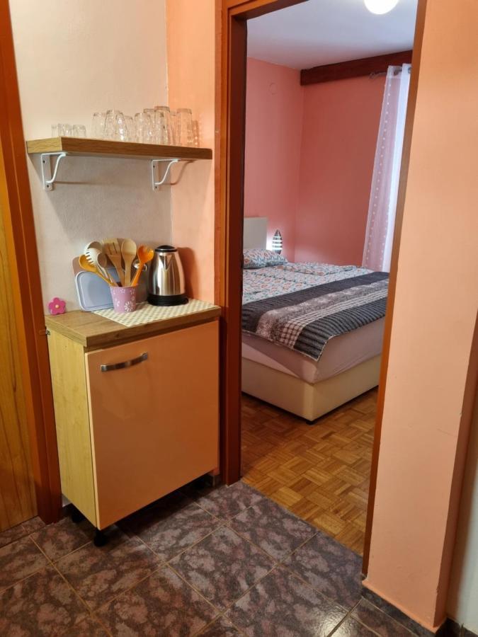Apartments Jelena Peroj Bagian luar foto