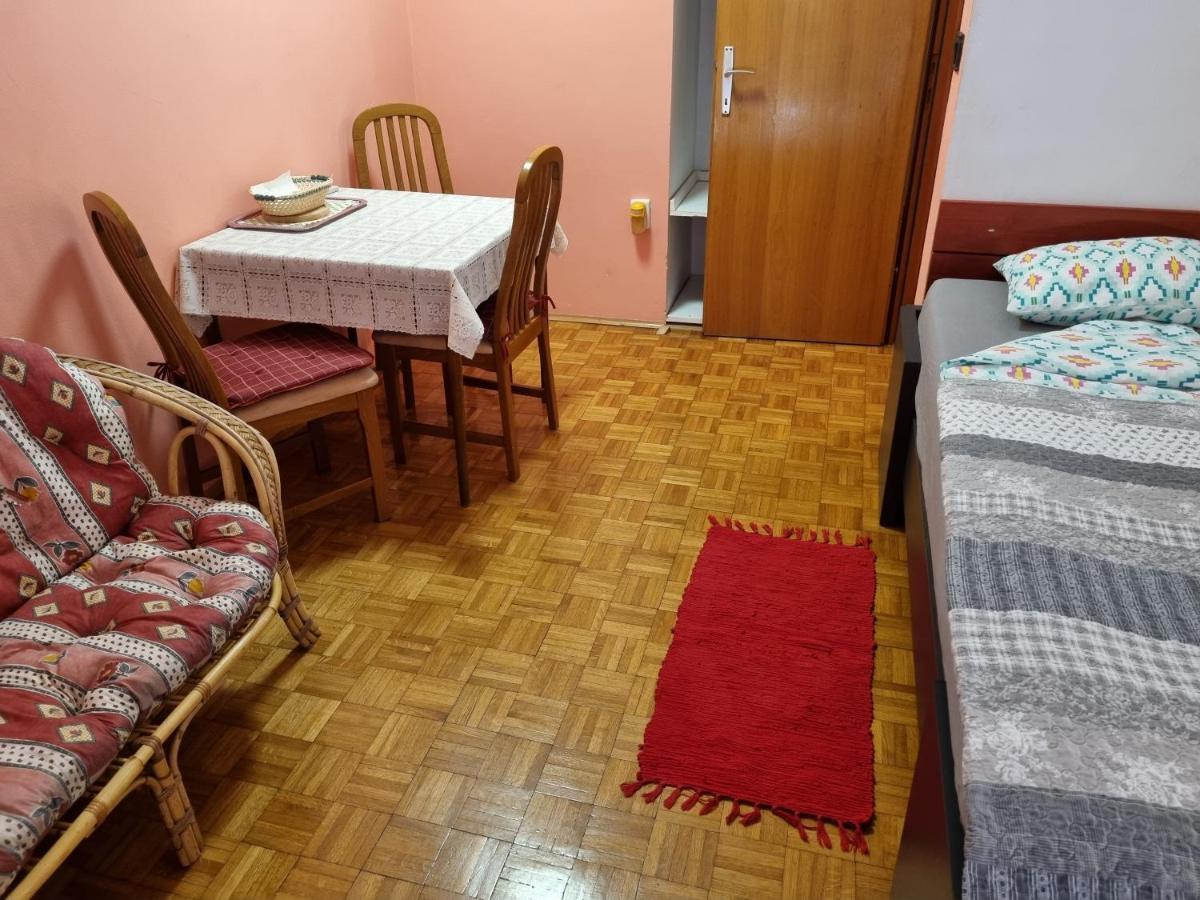 Apartments Jelena Peroj Bagian luar foto